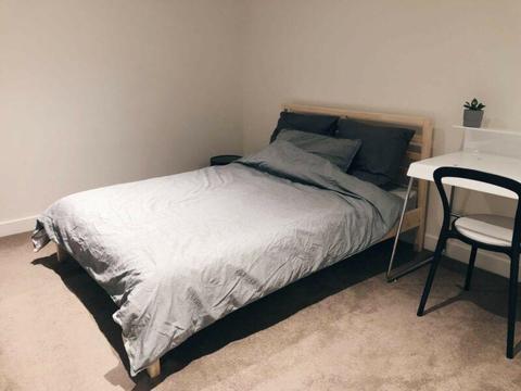 MOVE IN ASAP!!! 2B1B, 1 room available to share in MELBOURNE CBD