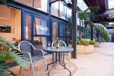 Fully Furnished and Equipped walking distance from Freo