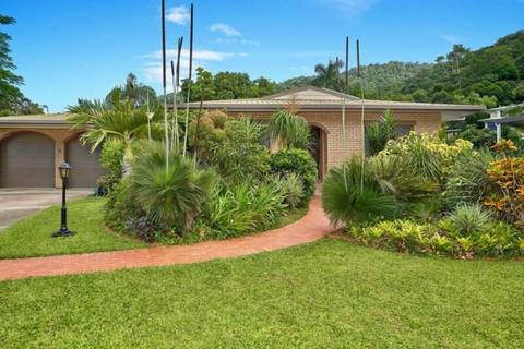 House on huge block in tropical Cairns premier suburb