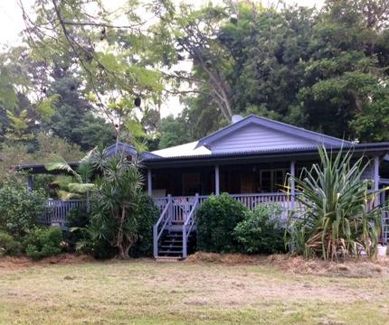 Noosa Hinterland Charming Queenslander House on 12 fertile acres