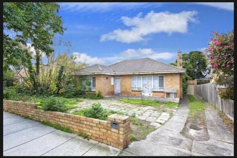 Wanted: Want to buy a house in Bentleigh east area - 1mil