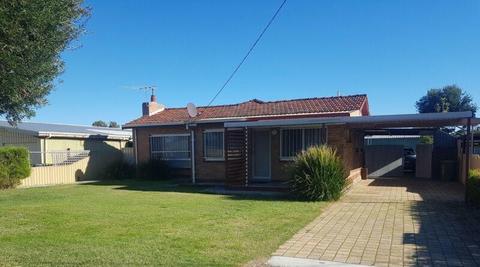 3 bedroom house with large shed/workshop is for sale in Gosnells!