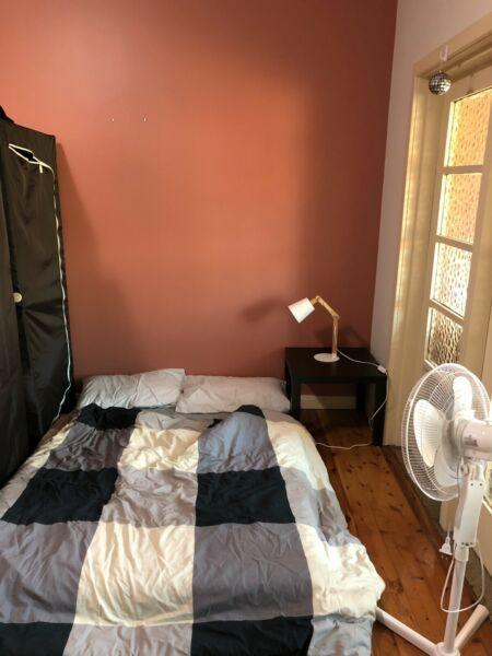 Wanted: Looking for a roommate to share MasterBedroom 2min away from stt