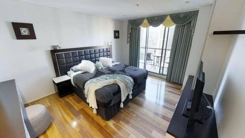 LUXURIOUS MASTER BEDROOM AVAILABLE W/ WINTER PRICE