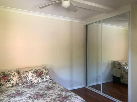 Room for couple, 450 meter to Hornsby train station