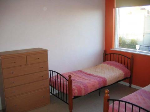 BED for TRAVELLING FEMALE in FURNISHED 2BR Flat, St.Kilda