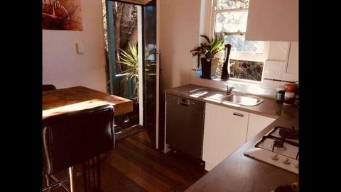 Cosy St Kilda 1 bedroom Apt. Furnished, available now till Sept 21