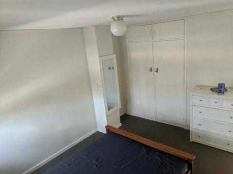 Room to rent in Lyneham