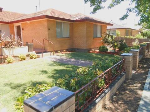 LOCATION! LOCATION! LOCATION! Room to rent in Queanbeyan