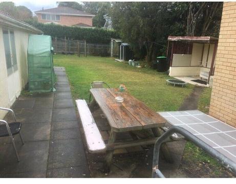 A very Cheap Shed room. Near Manly. Available Now.Share house