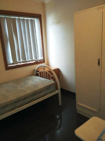 Furnished single room in Granville, walk 5 mins to everything