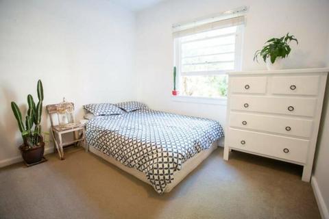 Large private furnished room - 3 mins to beach - $360 including bills