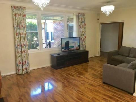Spacious Private Room in Beautiful Ryde House