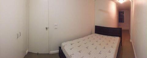 LARGE FURNISHED BEDROOM 100 METRES FROM CENTRAL STATION