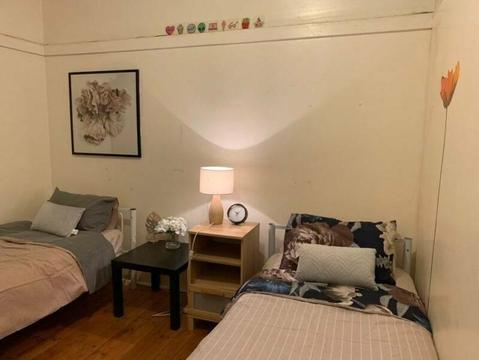 Friend x 2 Twin Share Room in Bondi Junction