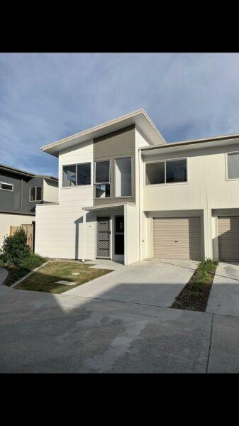 Room for Rent in New Redbank Plains house