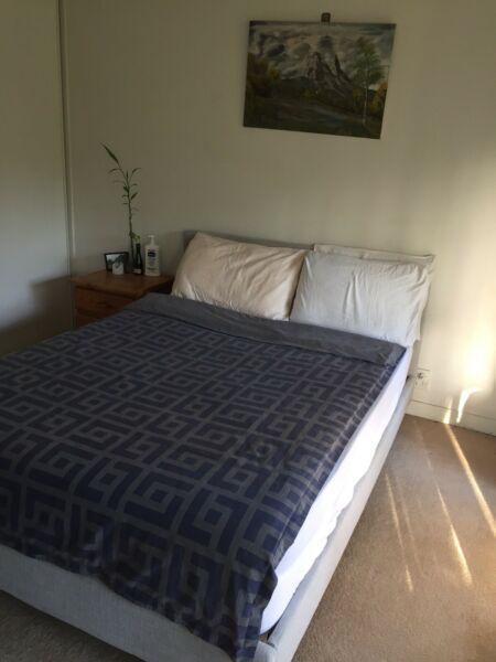 Nice clean quite room for rent in large house close to Brisbane City