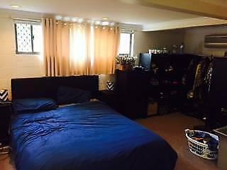ROOM FOR RENT IN BEAUTIFUL HOUSE