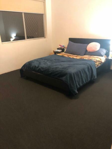 ROOM AVAILABLE IN HIGHGATE HILL... SHORT TERM ONLY..FULLY FURNISHED!