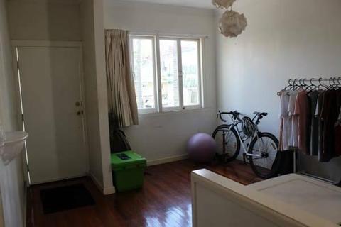Room for Rent - SPRING HILL QLD