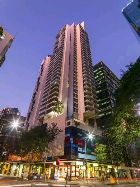 Huge Room for rent in Brisbane city~
