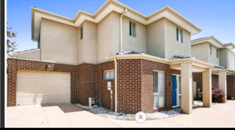 One bedroom in a townhouse - Broadmeadows
