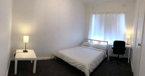 DOUBLE or SINGLE room in Hawthorn