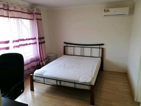 Master room for renting in Yokine