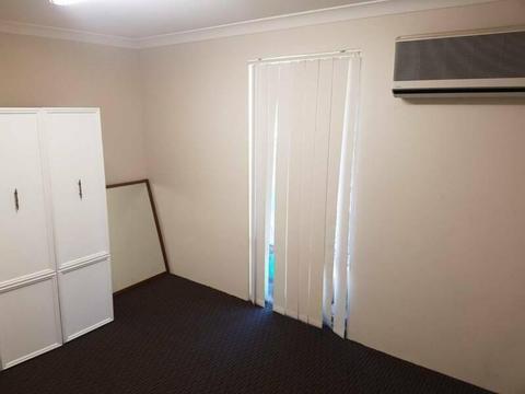 Bedroom Available in Fremantle/White Gum Valley