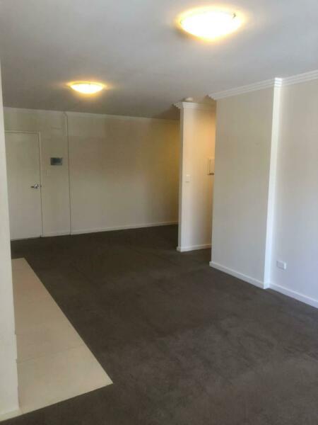 1 bedroom and 1 study apartment in Mortlake