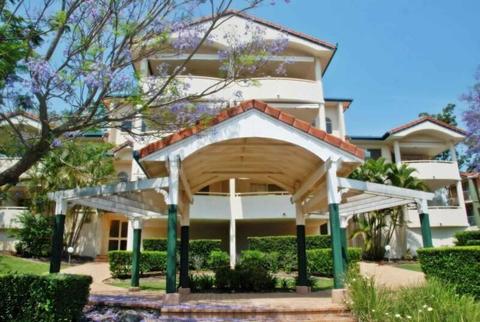 Great apartment close to UQ, St Lucia supermarket and Ironside