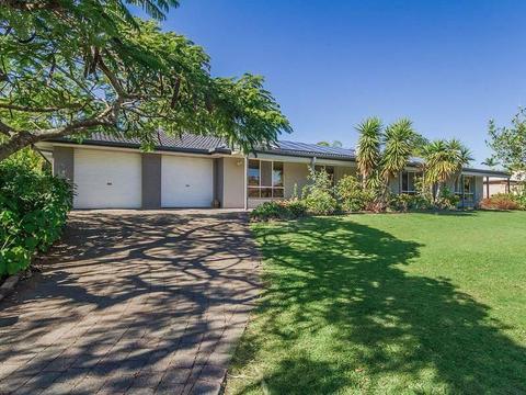4 bedroom 2 bath House with Pool in Oxenford, Gold Coast