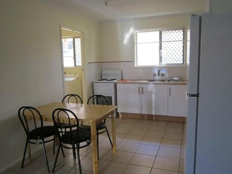2 bedroom Unit in Centenary Heights for rent