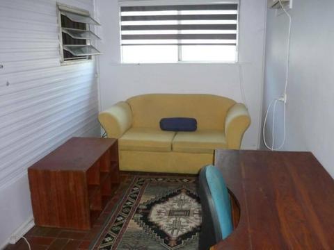 COMFORTABLE, AFFORDABLE UNIT, FURNISHED, FLEXIBLE TERM $175 PW