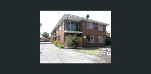 Whole 3 bedroom apartment for $325/week in Ascot Vale - lease transfer