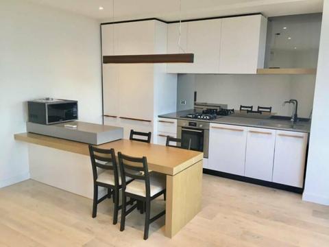 Fully Furnished 2 Bed Apartment in West Melbourne!