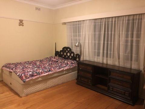 master room for rent in Mitcham 3132 with furniture and internet