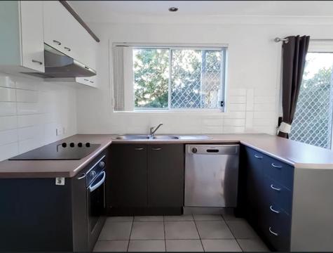 3 Bedroom Townhouse for sale in Calamvale