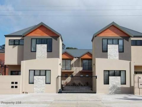 MODERN TOWNHOUSE FOR SALE NORTH PERTH