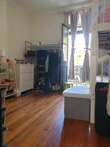 Room for 2 with balcony: need 1 tidy female at Ultimo