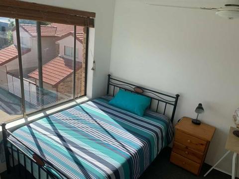Furnished room close to Kirra beach with bathroom