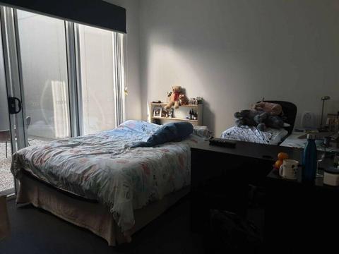 En-suite room for rent in Sunshine Cove