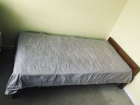 Bed in Botny Studio Furnish wifi parking ready $90