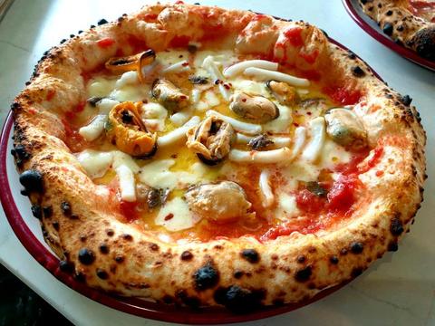 Italian woodfired pizza restaurant
