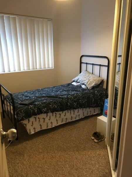 Renting 1 room, looking for female room mate only $200