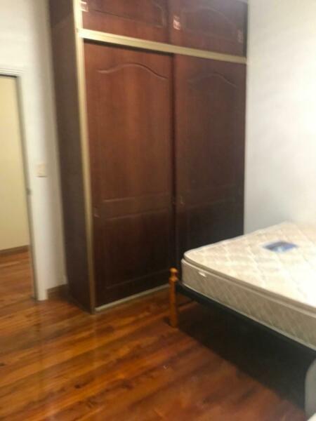 Eastwood room for rent