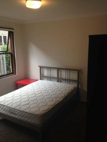 PRIVATE ROOM IN MANLY VALE / SINGLE OR COUPLES WELCOME