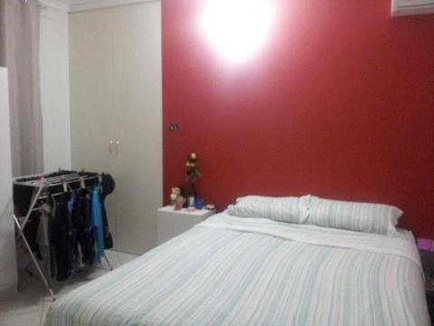 Large Master and Standard room near Hospital, Shopping Centre and Uni