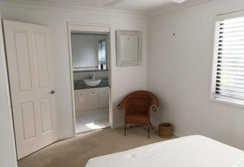Room with en-suite bathroom - Robina Qld