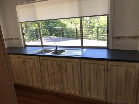 LARGE ROOM IN BIG HOUSE IN BURLEIGH HEADS